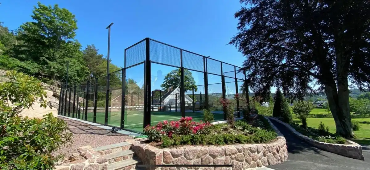 Privater Padelplatz im Vereinigten Königreich